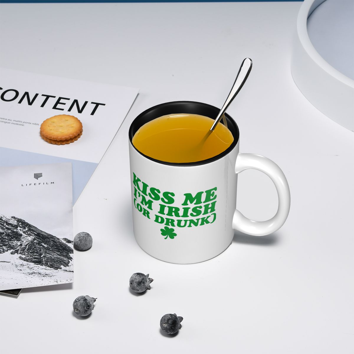 Kus me, ik ben Iers mok grappi - Coffee Tea With Me recensie en prijs