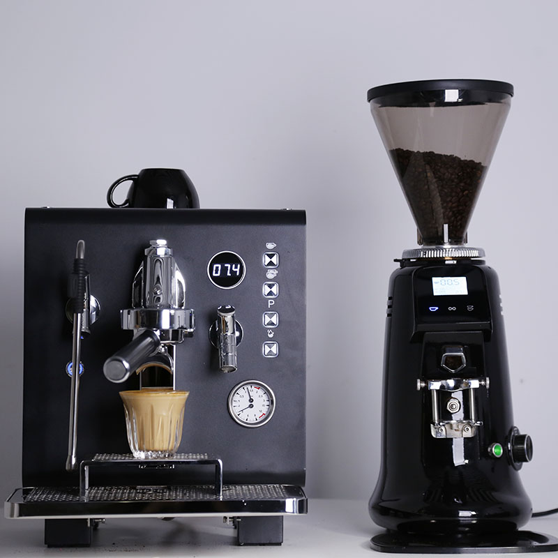 Professioneel roze semi-automa - Coffee & Tea Haus recensie en prijs